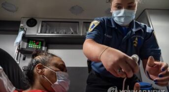 미국 하루평균 코로나 신규 확진자 10만명 아래로