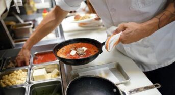 식당 가격 왜 올랐나 봤더니…카놀라유 159%↑·고추장 93%↑