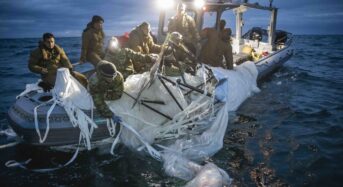 [포토뉴스] 중국 정찰풍선 잔해 사진 첫 공개