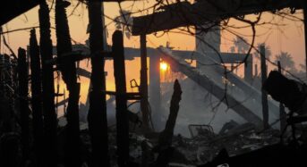 LA 산불 사흘째…주택가 삼켜 최소 10명 사망