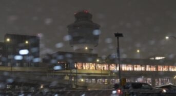 뉴욕 최대 폭설에 전국 항공편 비상