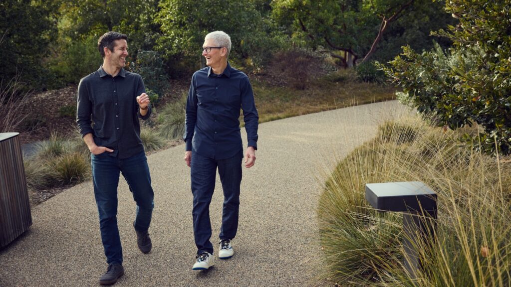Apple-John-Ternus-Tim-Cook_Full-Bleed-Image.jpg.xlarge