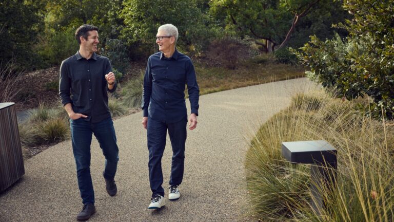 Apple-John-Ternus-Tim-Cook_Full-Bleed-Image.jpg.xlarge